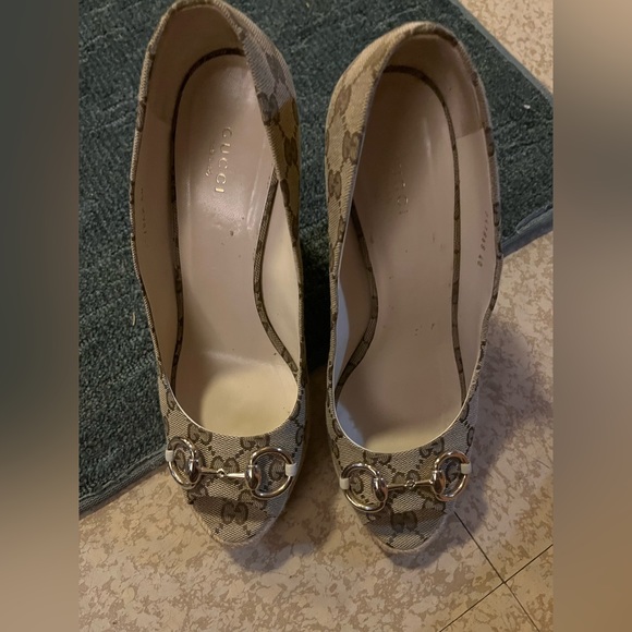 Size 40 Gucci wedge platform, authentic very sturdy and comfortable - Picture 4 of 8